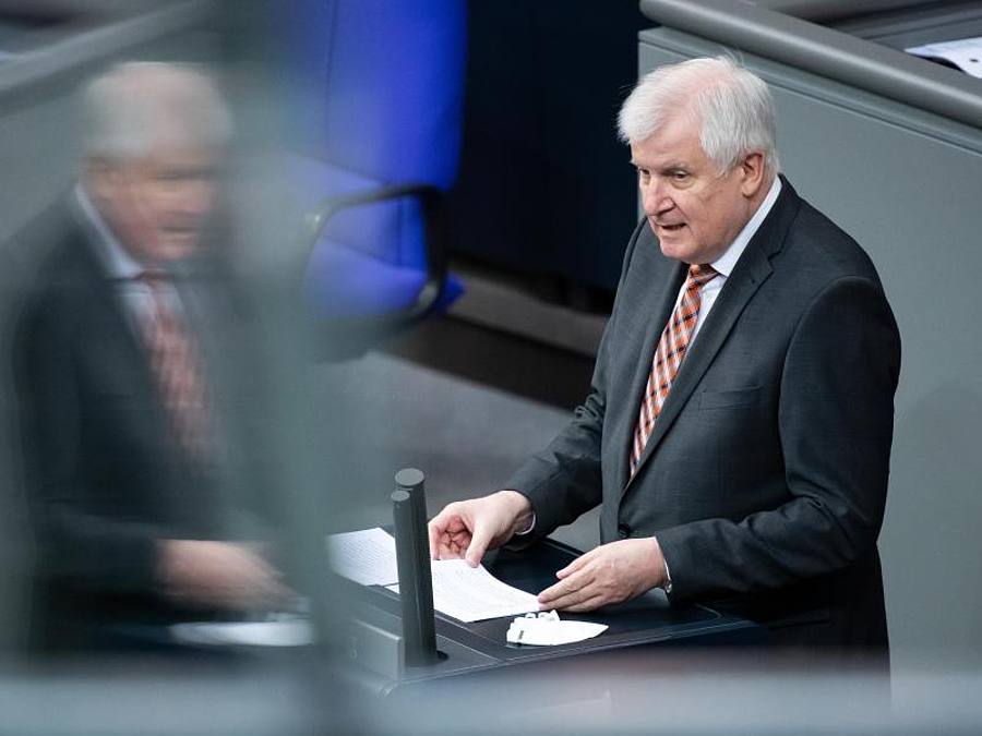 Innenminister Horst Seehofer (CSU) im Bundestag. Foto: Bernd von Jutrczenka/dpa
