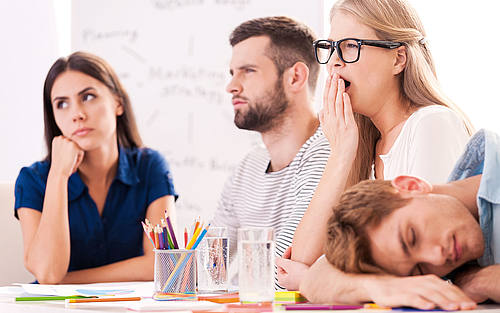 Schlafen im Meeting