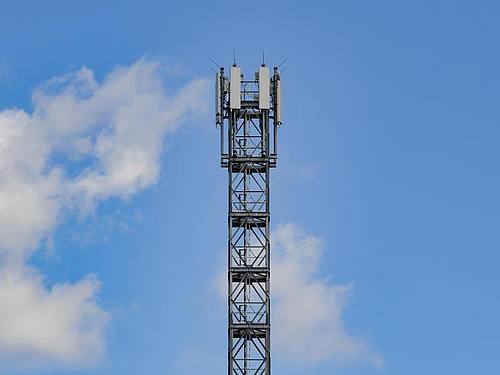 Ein Sendemast für Mobilfunk. Foto: Patrick Pleul/dpa-Zentralbild/dpa