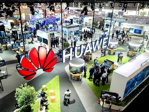 Der chinesische Konzern Huawei hat nach Berechnungen von Marktforschern im vergangenen Quartal Apple als zweitgrößten Smartphone-Anbieter abgelöst. Foto: Hauke-Christian Dittrich
