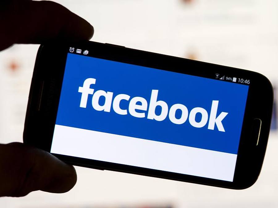 Das Facebook-Logo auf einem Smartphone