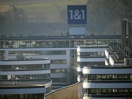 Das Foto zeigt den Bürokomplex des Internetunternehmens 1&amp;amp;1 in Montabaur. Foto: Thomas Frey/dpa