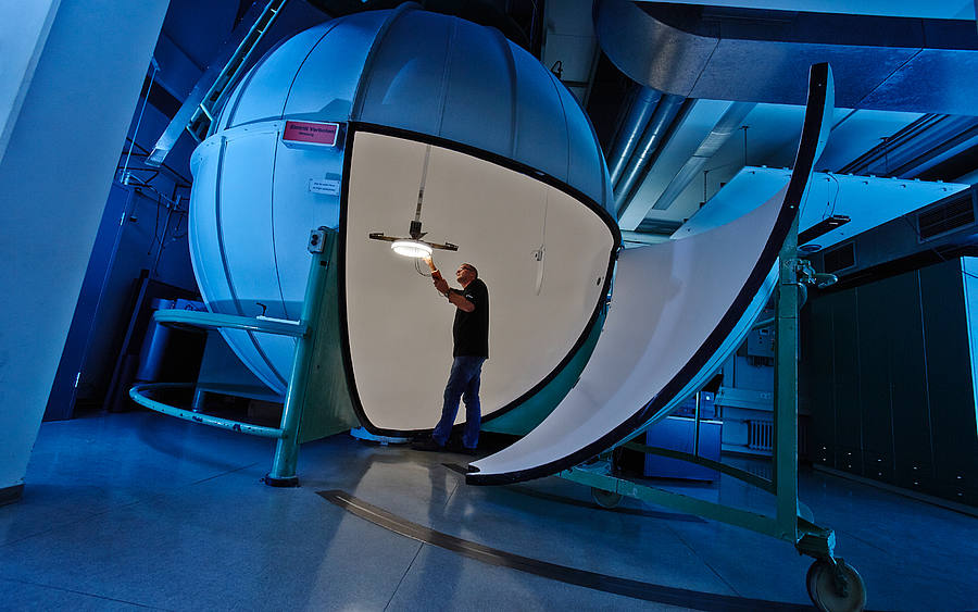 Trilux-Mitarbeiter bei der Arbeit