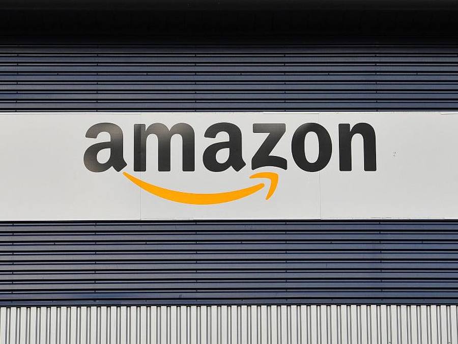 Amazon verlässt sich nicht nur auf das Online-Geschäft. Foto: Nick Ansell/PA Wire/dpa