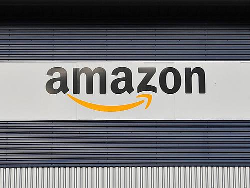 Amazon verlässt sich nicht nur auf das Online-Geschäft. Foto: Nick Ansell/PA Wire/dpa
