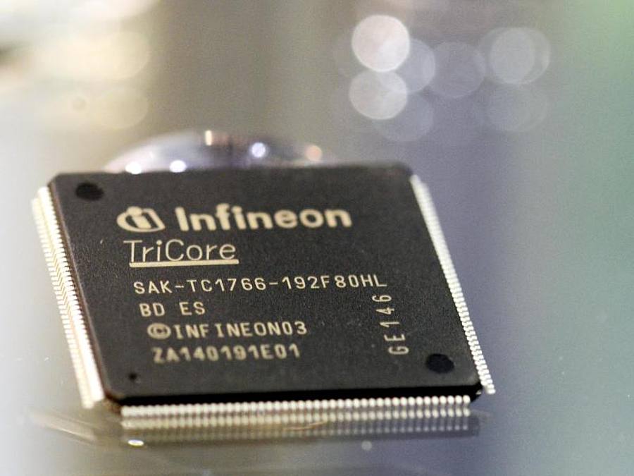 Ein Chip von Infineon auf der Messe Semicon am Stand des Halbleiterherstellers ((Foto: Matthias Hiekel))