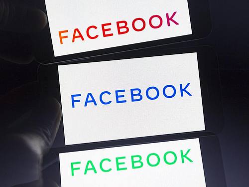 Das neue Firmenlogo von Facebook auf einem Smartphone-Bildschirm. Foto: Andre M. Chang/ZUMA Wire/dpa