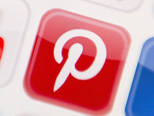 Die Foto-Plattform will sich verstärkt auf den Onlinehandel fokussieren. Foto: Tobias Hase/dpa
