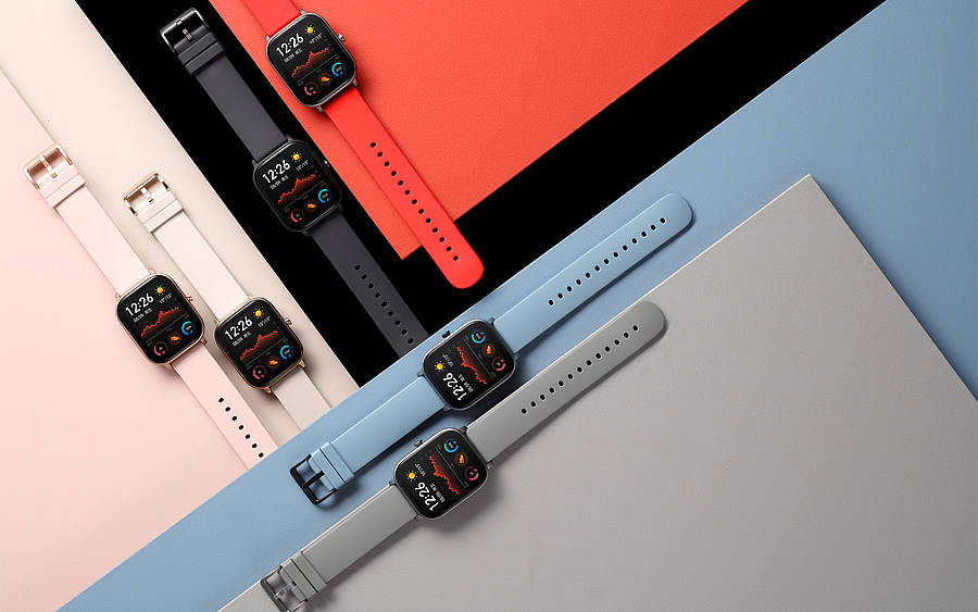 Smartwatches in verschiedenen Farben