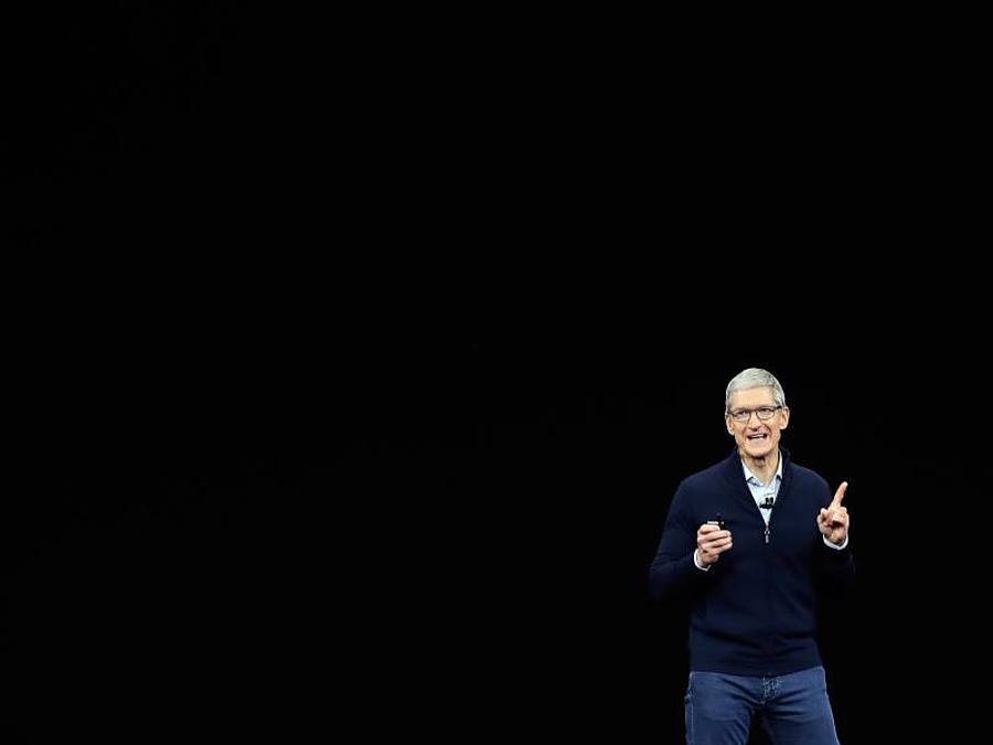 Der Geschäftsführer von Apple, Tim Cook, während einer Präsentation 2017. Foto: Marcio Jose Sanchez/AP