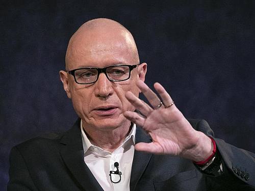Robert Thomson, Geschäftsführer der News Corp. Wenige Wochen nach der Verabschiedung eines neuen Mediengesetzes in Australien haben sich Facebook und der von Murdoch gegründete Konzern News Corp auf Zahlungen für journalistische Inhalte des Medienunte