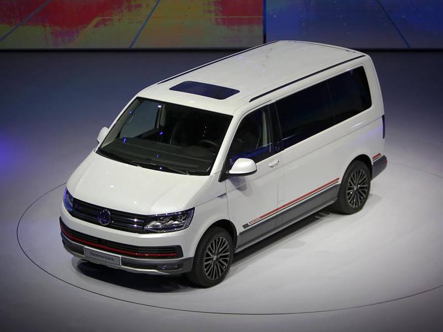 T6-Transporter von Volkswagen: Laut Medienberichten will Apple das Modell zu selbstfahrenden Elektro-Shuttles für seine Mitarbeiter im Silicon Valley umrüsten. Foto: Fredrik von Erichsen/Archiv
