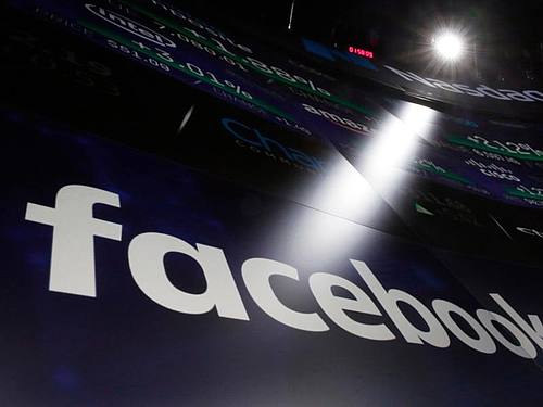 Das weltgrößte Online-Netzwerk Facebook steht seit Jahren unter Druck, mehr gegen Hassrede und Beleidigungen zu unternehmen. Foto: Richard Drew/AP
