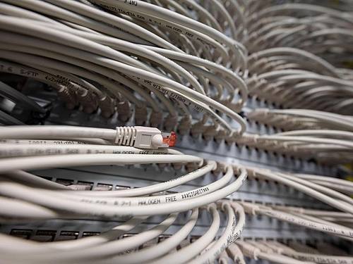 Der Internetverkehr hat im zweiten Corona-Jahr weiter deutlich zugenommen. Foto: Marijan Murat/dpa