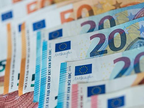 Euro-Bargeld könnte bald durch eine Digitalwährung ergänzt werden. Foto: Monika Skolimowska/dpa-Zentralbild/dpa