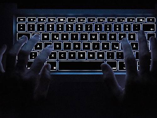 Experten warnen vor Cyberattacken während der Corona-Krise. Foto: Silas Stein/dpa
