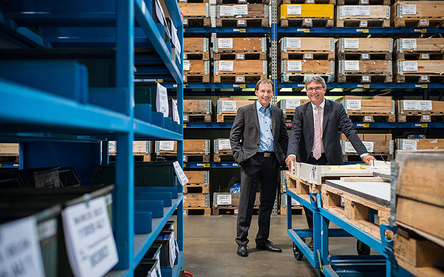 IT-Leiter Ralf Radny und Lutz Busch, Vorsitzender der Geschäftsführung, von der Kampf Schneid- und Wickeltechnik GmbH & Co. KG.