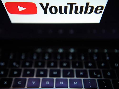 Beleidigungen auf Basis von Geschlecht, Hautfarbe oder sexueller Orientierung sollen bei Youtube künftig gelöscht werden. Foto: Monika Skolimowska/zb/dpa