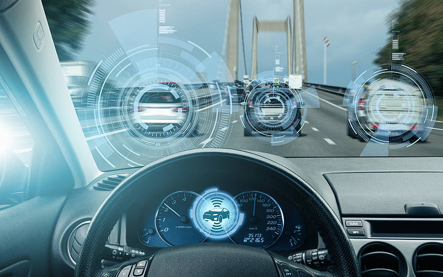 Vernetztes Auto auf Brücke