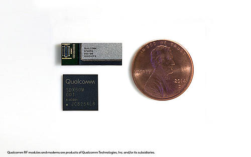 Qualcomm Antennenmodule neben Münze