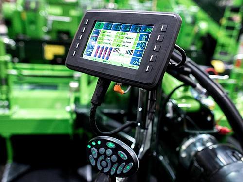 Die Digitaltechnik in der Landwirtschaft ist weit fortgeschritten - und die Folgen vielfältig. Foto: picture alliance / Hauke-Christian Dittrich/dpa
