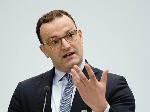 Bundesgesundheitsminister Jens Spahn (CDU) sagte, das neue Verzeichnis solle für Ärztinnen und Ärzte zu einem „Digital-Lexikon“ werden, indem sie verordnungsfähige Anwendungen finden können. Foto: Kay Nietfeld/dpa