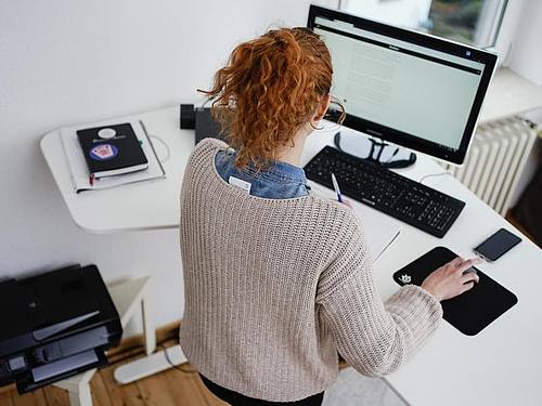 In der Corona-Krise haben digitale Technologien in Deutschland in fast allen Lebensbereichen einen größeren Raum eingenommen. Foto: Uwe Anspach/dpa