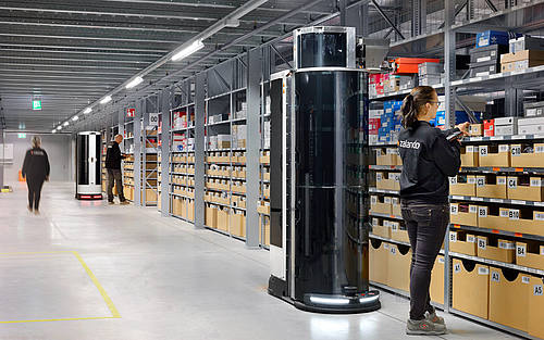 Toru-Roboter im Lager von Zalando
