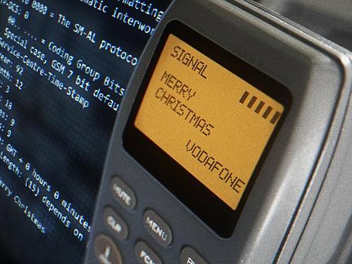 Am 3. Dezember 1992 wurde die erste SMS mit dem Inhalt «Merry Christmas» (Fröhliche Weihnachten) verschickt. Foto: Vodafone/dpa