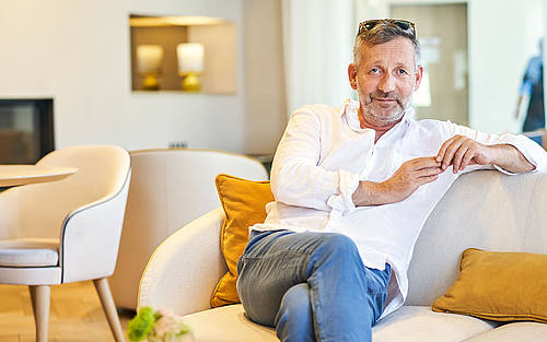 David-Ruben Thies sitzt 