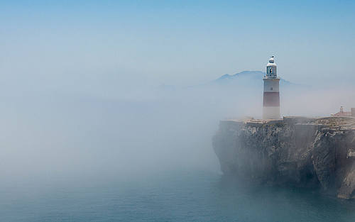 Leuchtturm im Nebel