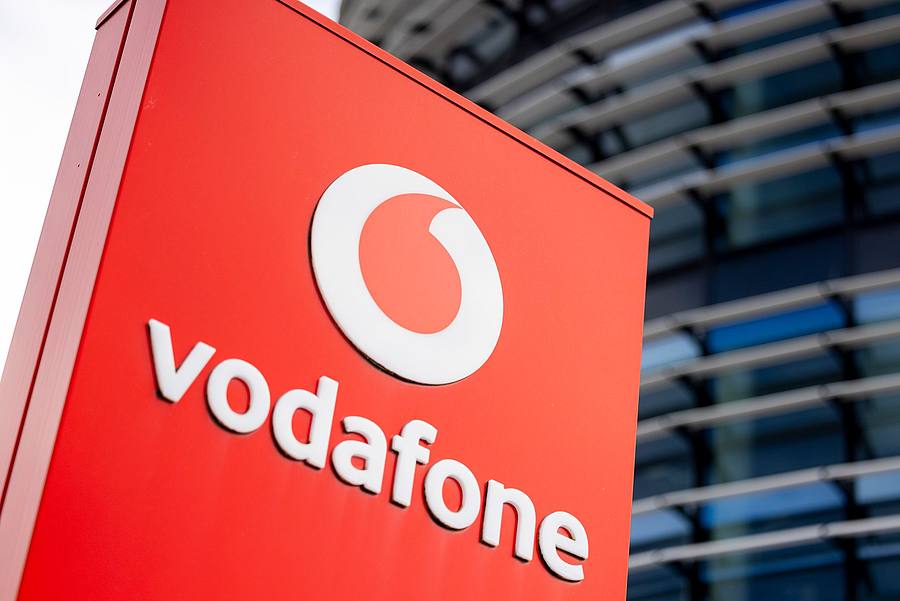 Vodafone investiert in diesem Jahr rund 140 Millionen Euro in KI-Systeme, um die Beantwortung von Kundenanfragen zu verbessern. (Archivbild)
