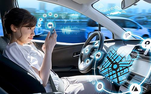 Konzeptstudie: Augmented-Reality-Interface in einem Auto