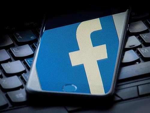 Facebook legt Seitenbetreibern nun eine Ergänzung zu den bisherigen Bestimmungen vor. Foto: Dominic Lipinski