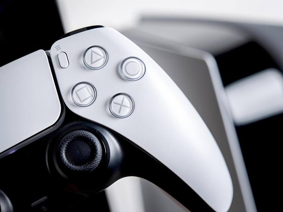 Die neue Playstation 5 ist derzeit ausverkauft. Hersteller Sony beklagt Lieferprobleme. Foto: Zacharie Scheurer/dpa-tmn