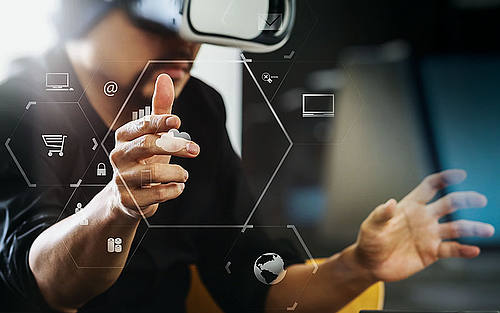 VR Brille am Arbeitsplatz