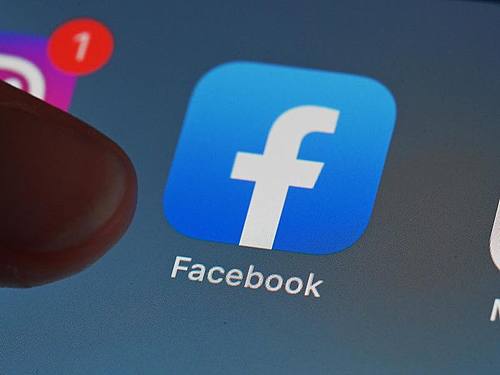 Die italienische Kartellbehörde verhängt eine Millionen-Strafe gegen Facebook. Foto: Uli Deck/dpa