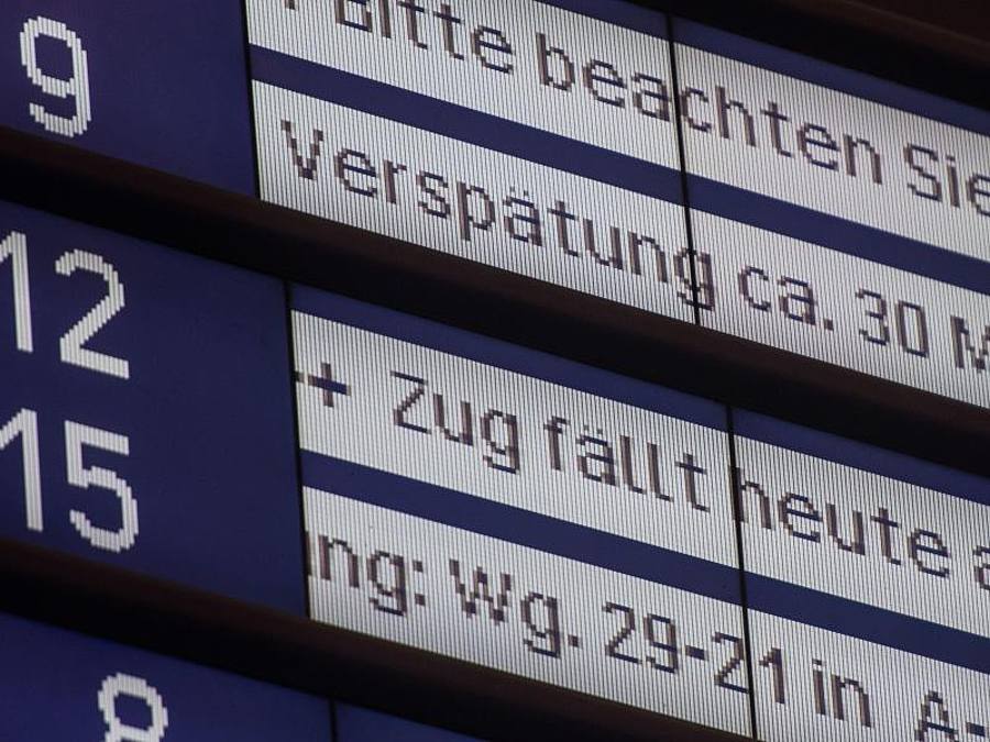 Zugausfälle und Verspätungen am Stuttgarter Hauptbahnhof. Foto: Lino Mirgeler/dpa