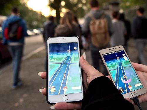 Smartphones, auf denen „Pokémon Go” läuft