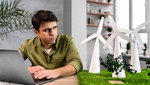 Notebook und Modell Windkraft