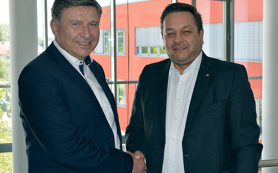 Alos-Vertriebsleiter Friedhelm Schnittker (links) und Dietmar Nick, Geschäftsführer bei Kyocera Deutschland.