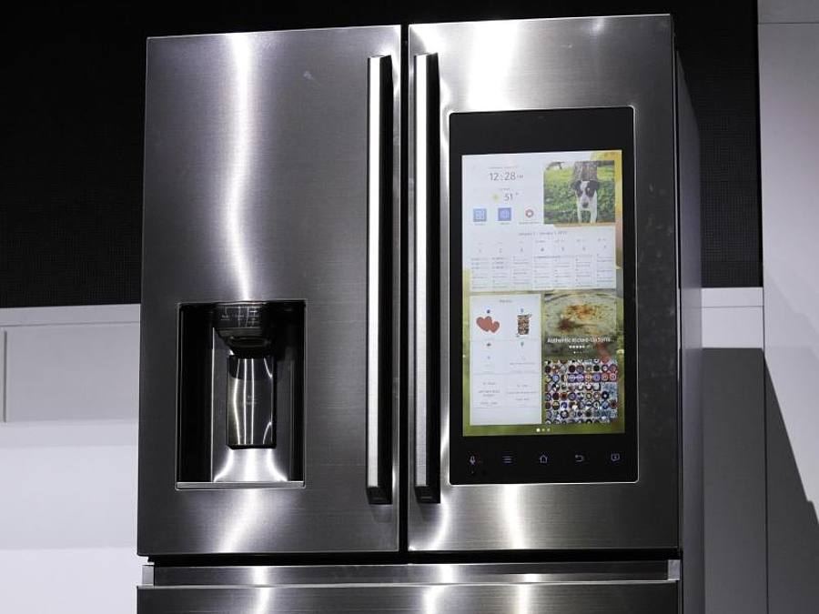 Ein Smart-Kühlschrank der Firma Samsung auf der Technik-Messe CES in Las Vegas. Foto: John Locher/AP/dpa