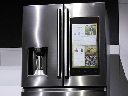 Ein Smart-Kühlschrank der Firma Samsung auf der Technik-Messe CES in Las Vegas. Foto: John Locher/AP/dpa