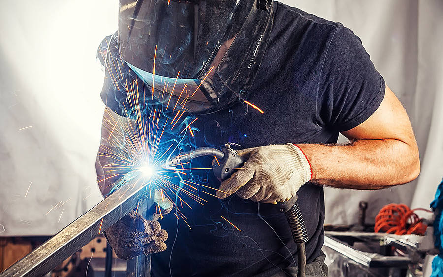 Schweißtechniker an der Arbeit.