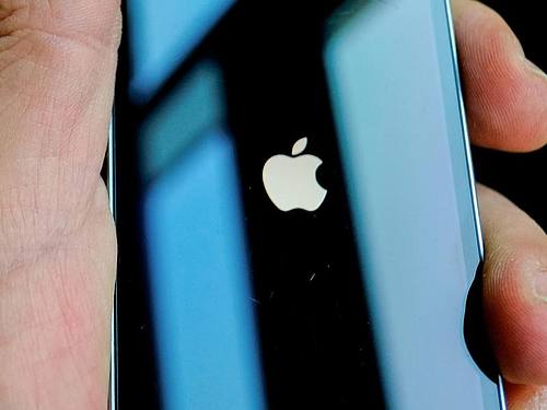 Apple meldet rund 85 Millionen verkaufte iPhones. Foto: Stefan Jaitner/dpa
