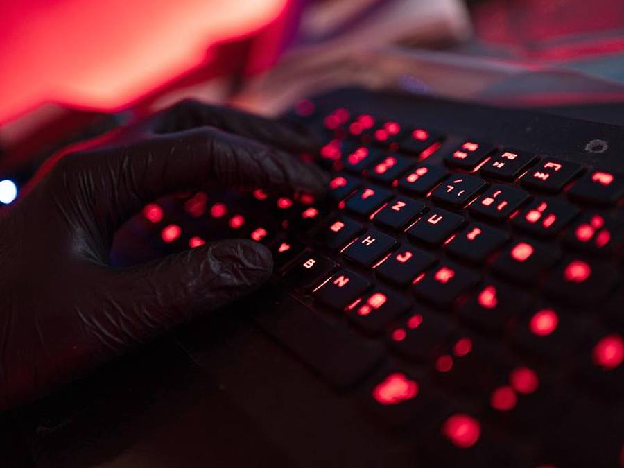 Mehrere Bundestags- und Landtagsabgeordnete sind in den vergangenen Tagen das Ziel von Cyberangriffen geworden - vermutlich aus Russland. Foto: Nicolas Armer/dpa