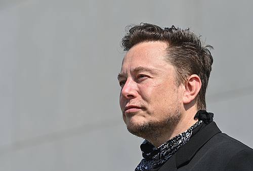 Tech-Milliardär Elon Musk hatzr seinen Deal zum Kauf von Twitter für vorläufig ausgesetzt erklärt.