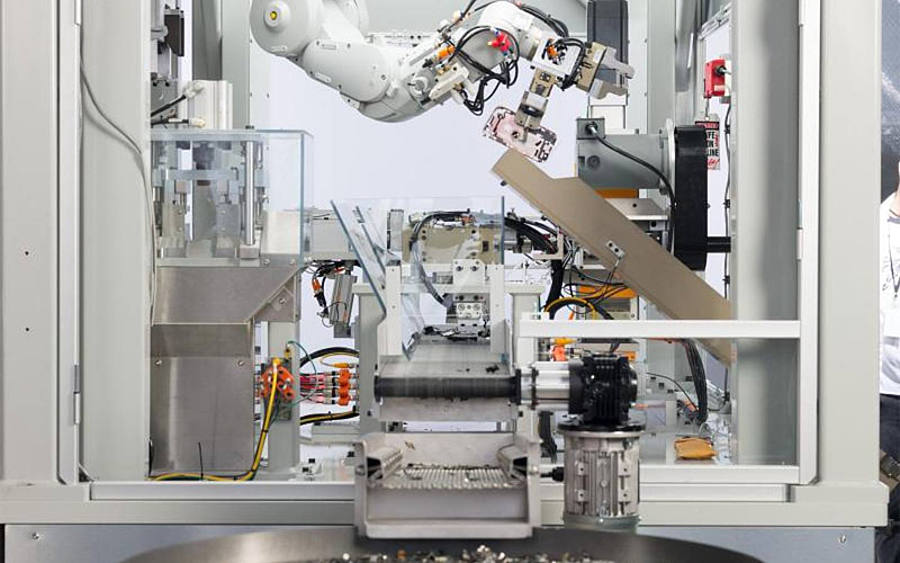 Apple hat inzwischen zwei Roboter-Linien zum iPhone-Recycling im Einsatz. ((Foto: Apple/dpa))