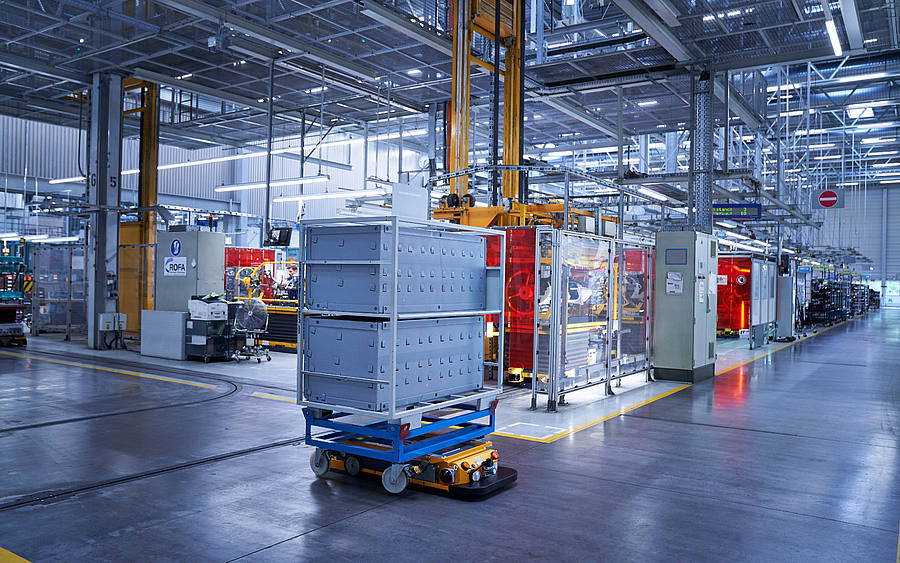 Smart Transport Robot im Regensburger BMW-Werk