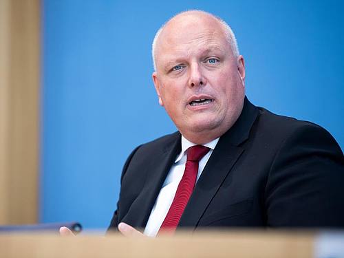 Ulrich Kelber (SPD), Bundesbeauftragter für den Datenschutz und die Informationsfreiheit (BfDI), sieht die Umseetzung der Datenschutz-Grundverordnung auf gutem Weg. Foto: Bernd von Jutrczenka/dpa